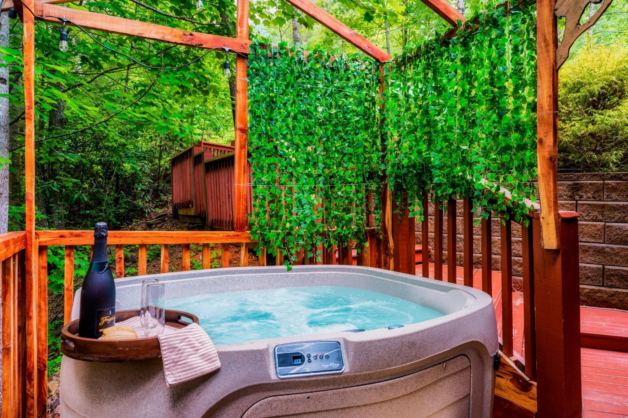 Cabin In A Gated Resort With Seasonal Resort Pool Pigeon Forge Bagian luar foto