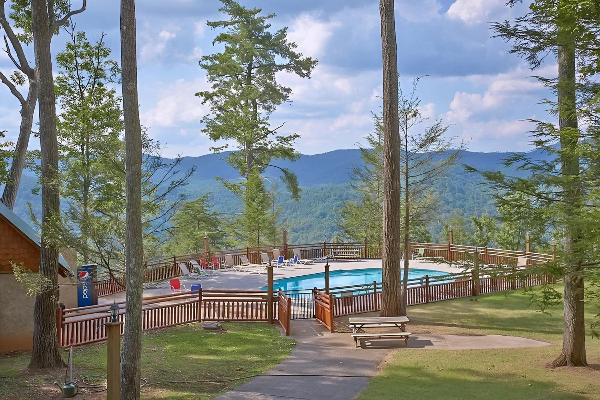 Cabin In A Gated Resort With Seasonal Resort Pool Pigeon Forge Bagian luar foto